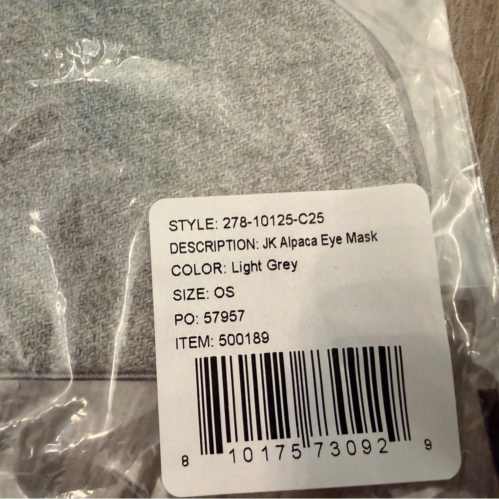 Jenni Kayne NWT Alpaca Eye Mask Light Grey  In Original Packaging
